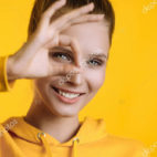 girl-posing-emotions