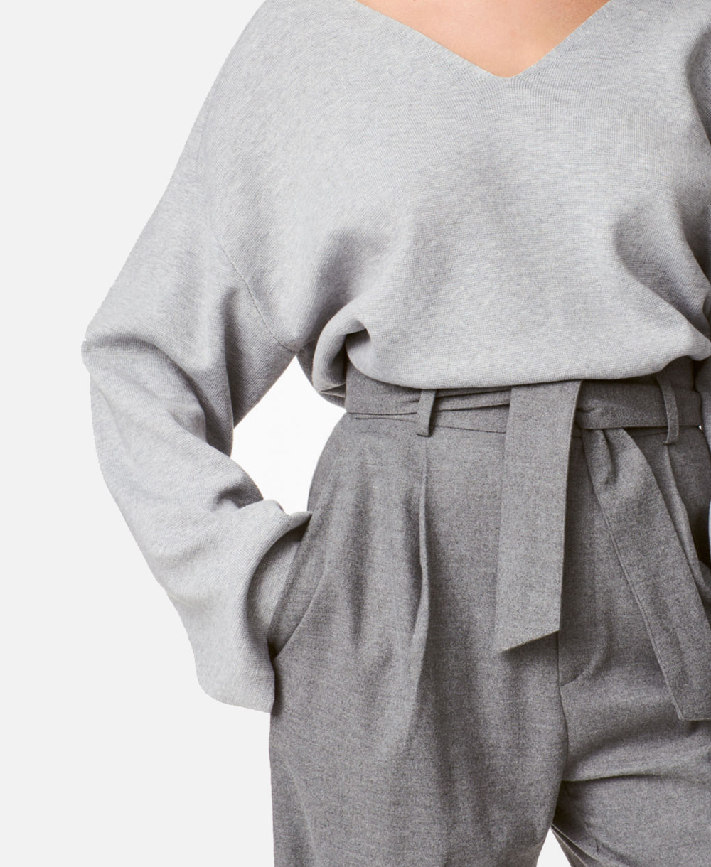 product8_4.jpg V-neck Jumper - Image 2